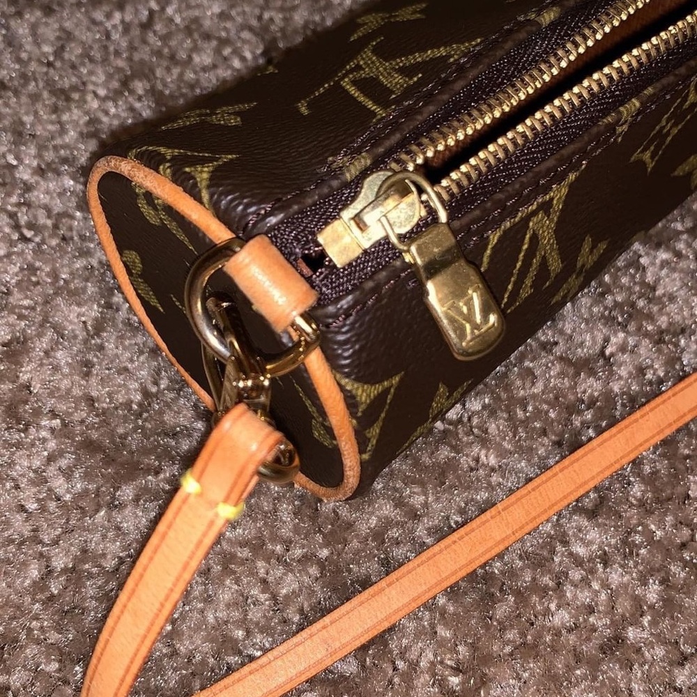 LV hang pouch